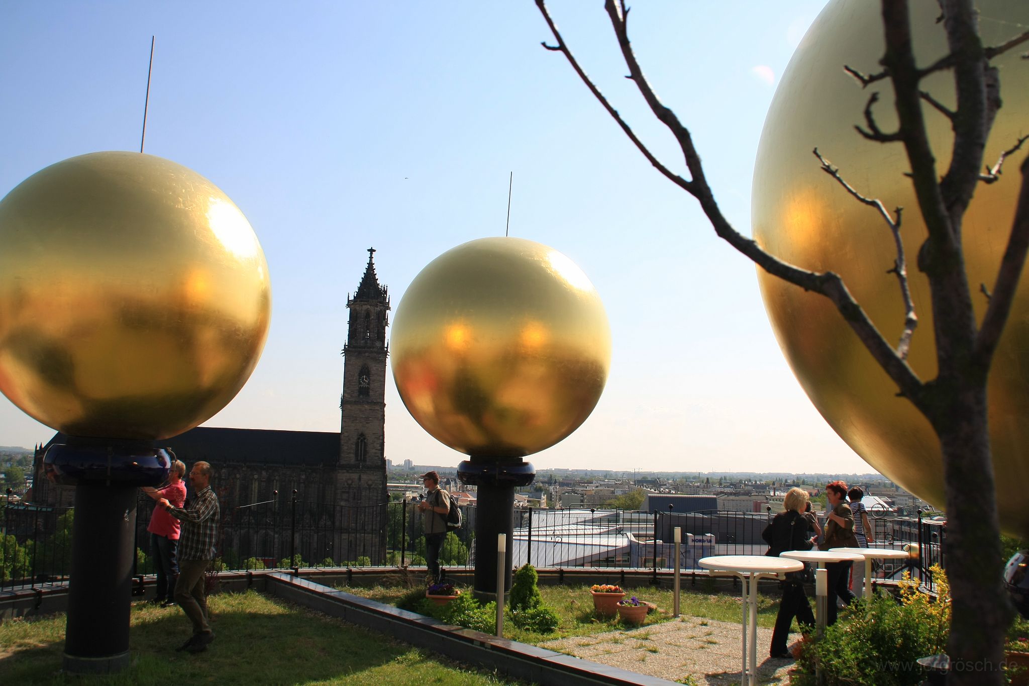 20090502-2-hunderwasserMD.jpg - am Dach der Grünen Zitadelle nach Friedensreich Hundertwasser, Magdeburg