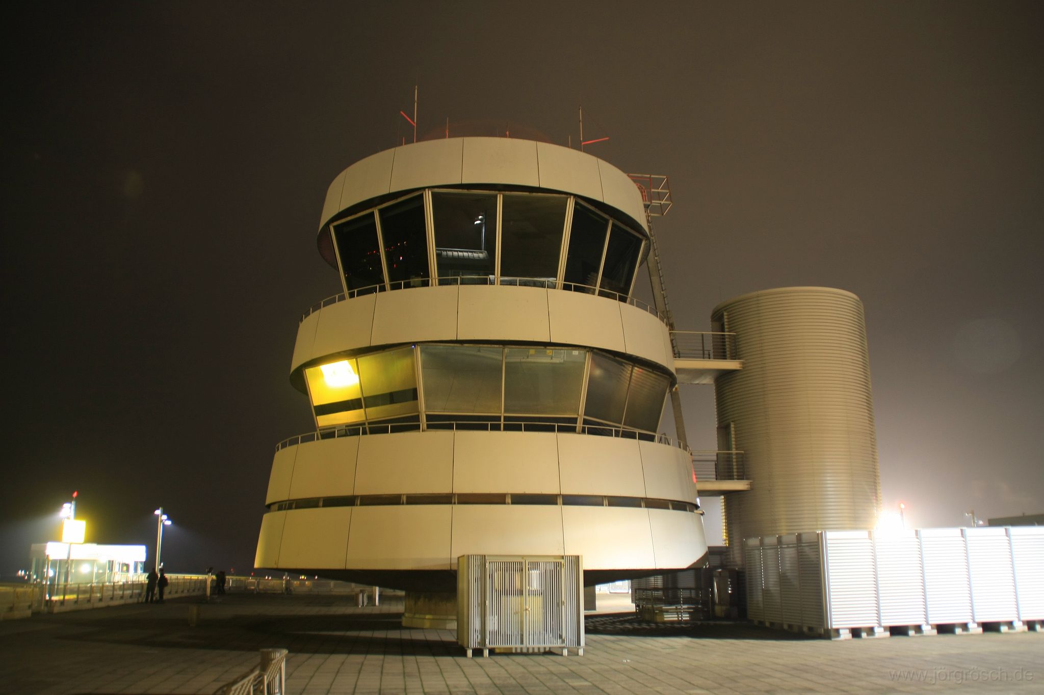 20131126-DUS-tower.jpg - DUS Vorfeld