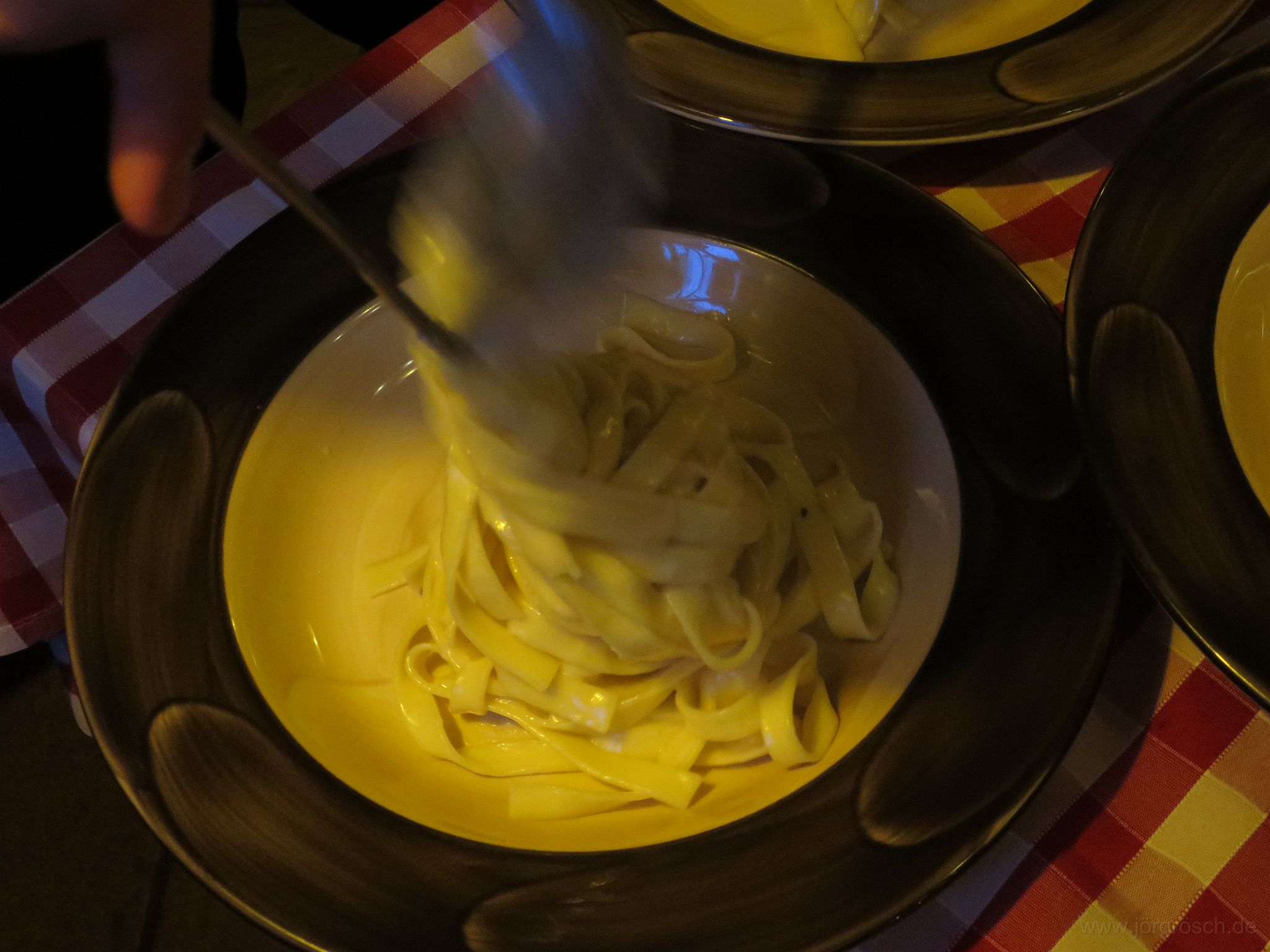 20150321-nudeln-kas.jpg - Nudeln in Parmesan gewirrlt