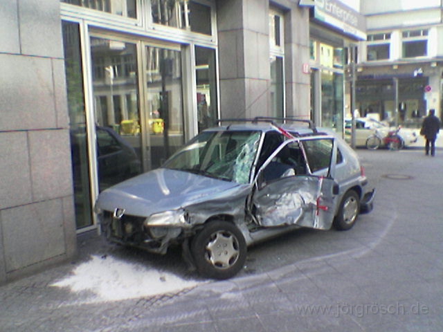 w-ver-05.JPG - Unfall?, Berlin-Mitte