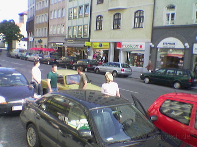 w-ver-06.JPG - Frau will ausparken, München - Im Tal